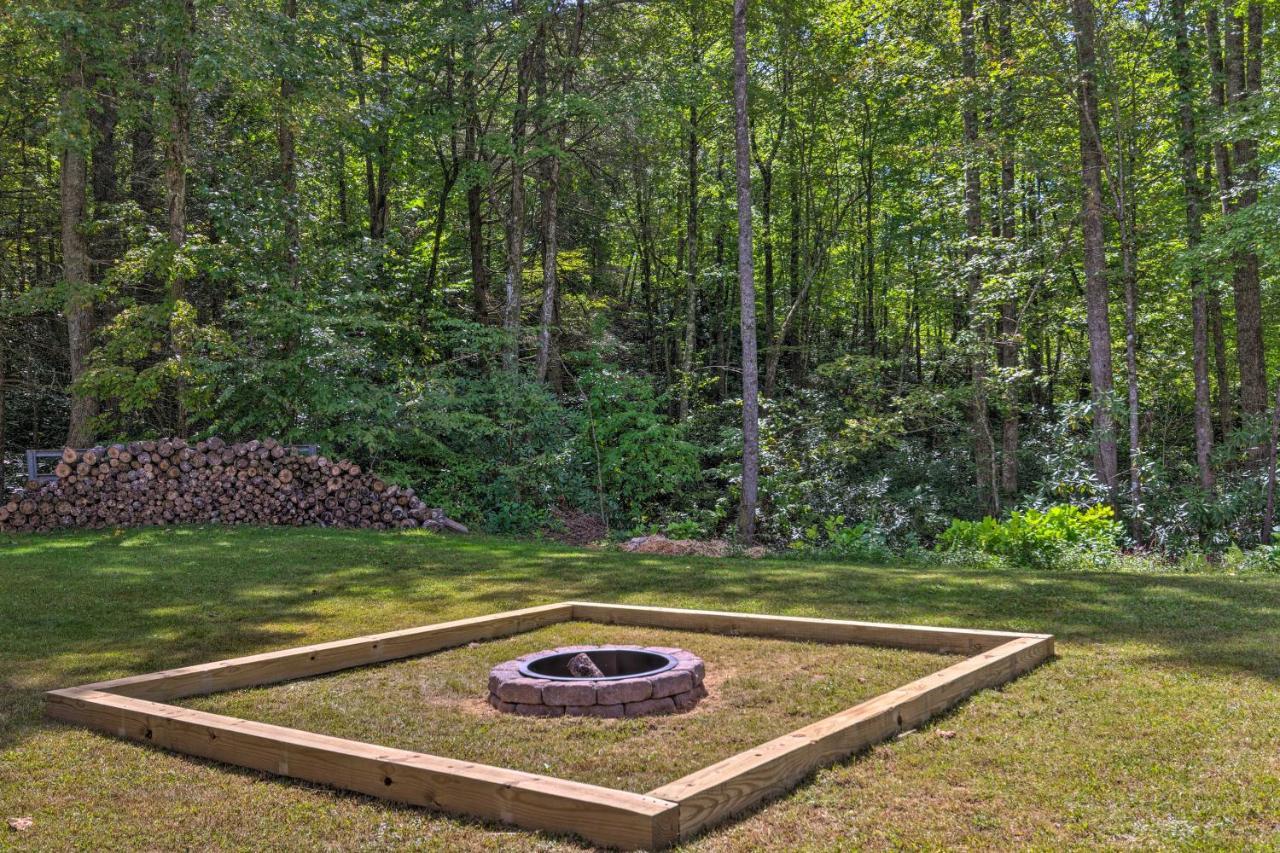 Quaint Mtn Cabin Tiny Living Near Big Adventure Brevard Exterior photo