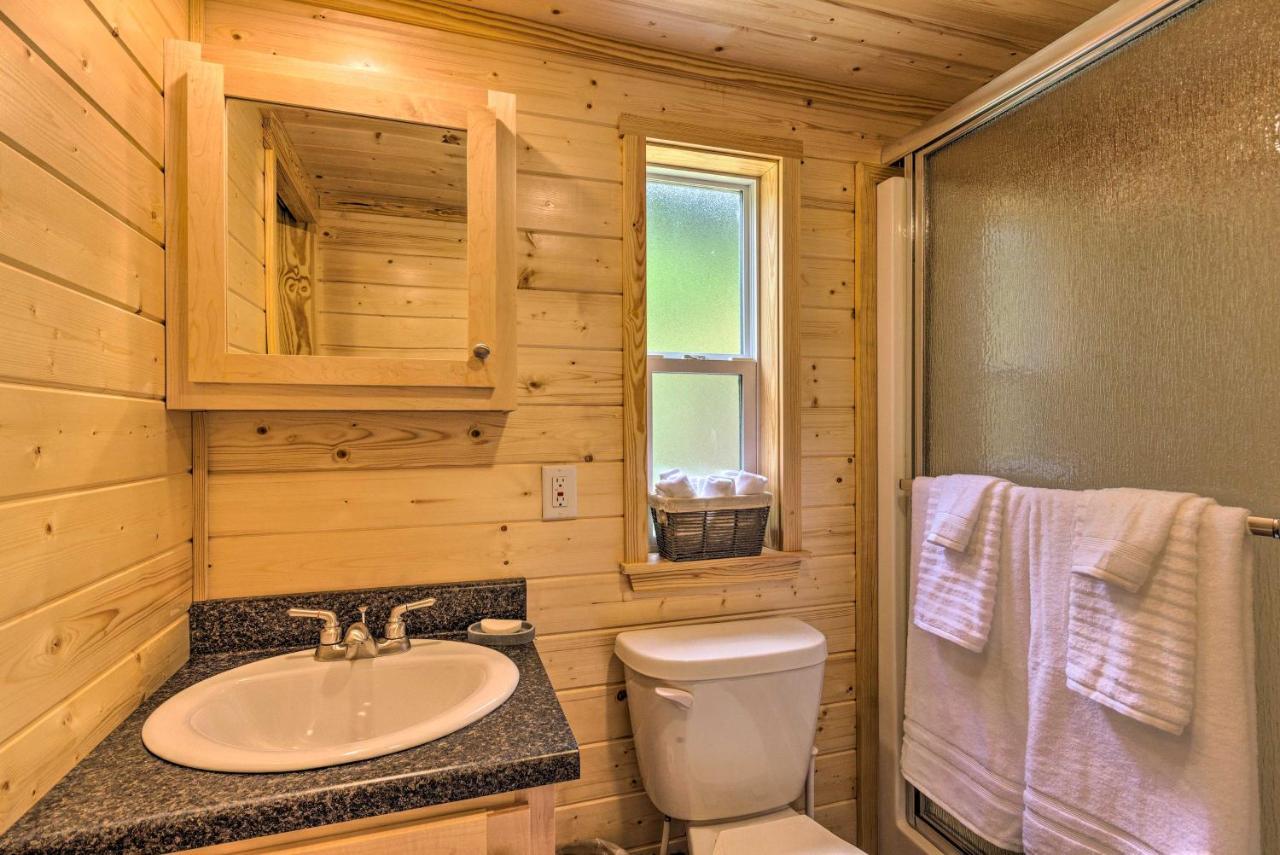 Quaint Mtn Cabin Tiny Living Near Big Adventure Brevard Exterior photo
