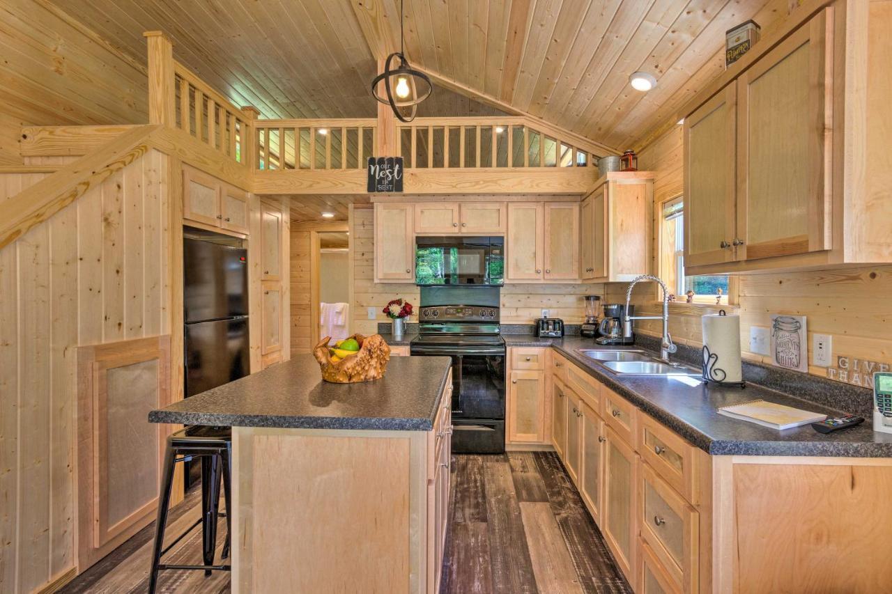 Quaint Mtn Cabin Tiny Living Near Big Adventure Brevard Exterior photo