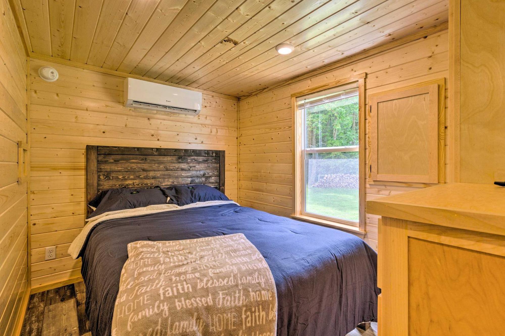 Quaint Mtn Cabin Tiny Living Near Big Adventure Brevard Exterior photo
